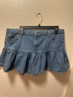 No BoundarieMed Wash Blue Y2K Denim Ruffle Mini Skort Size L  12/14 Stretch